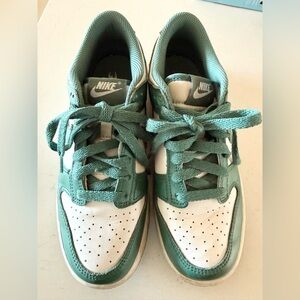 Nike Kids Dunk Low "Spruce Green" sneakers 5.5Y
